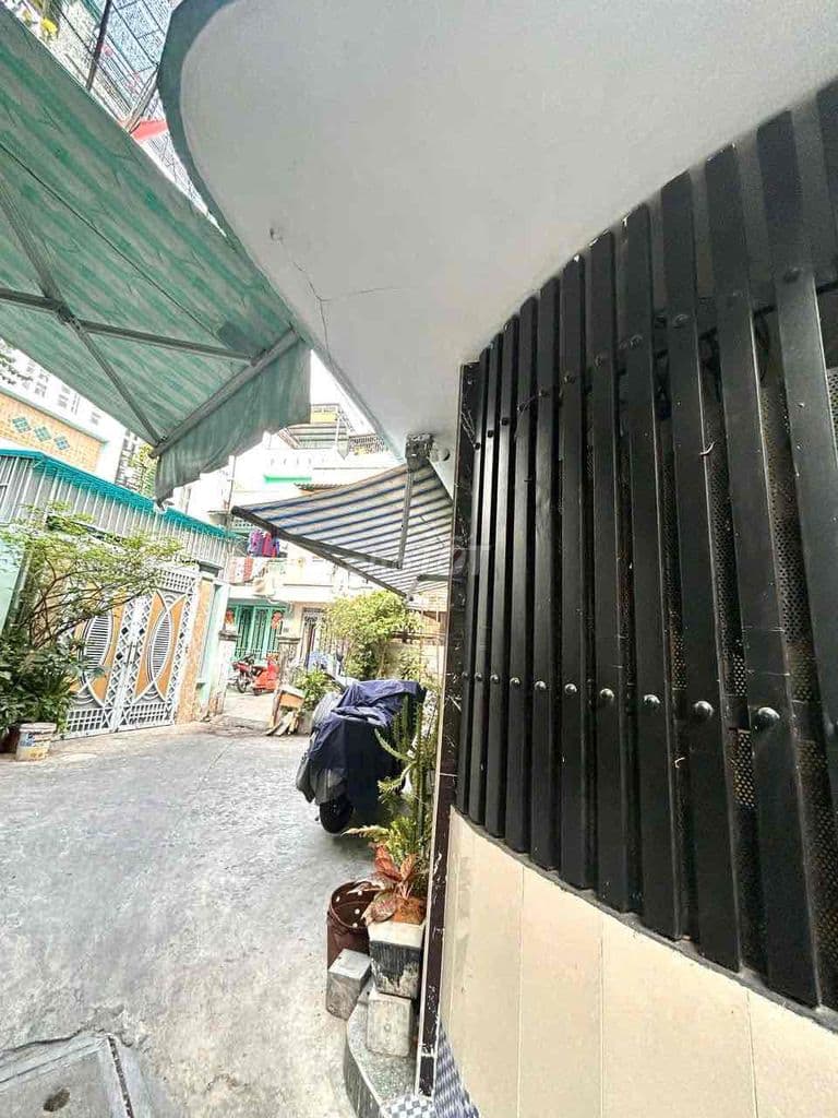Bán nhà ngon, ngang 4.5m chỉ 5.95T, Đ.Đoàn văn bơ, ra Tôn Đản kế chợ. - Ảnh 2