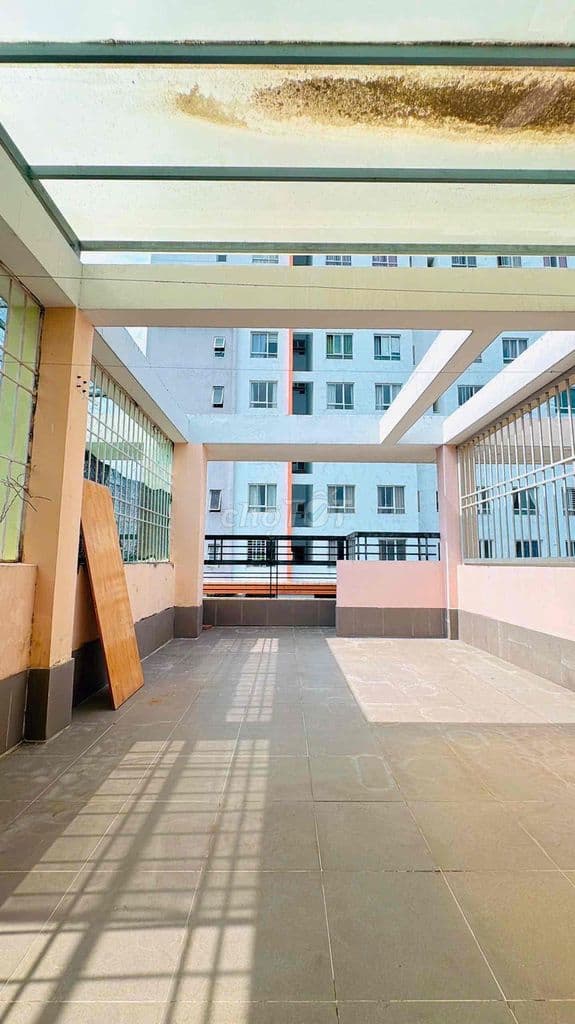 - MT NỘI BỘ VIEW CÔNG VIÊN / BÔNG SAO P5 Q8 / TRỆT 2 LẦU ST