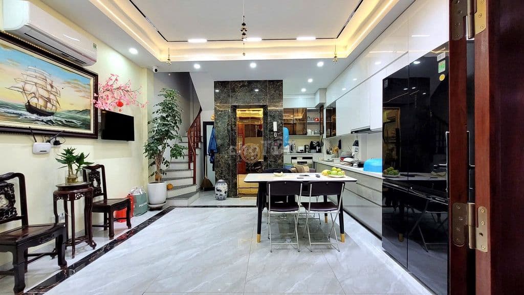 Nhà đẹp - Hồng Tiến - Sát Phố - 7 tần - Thang máy