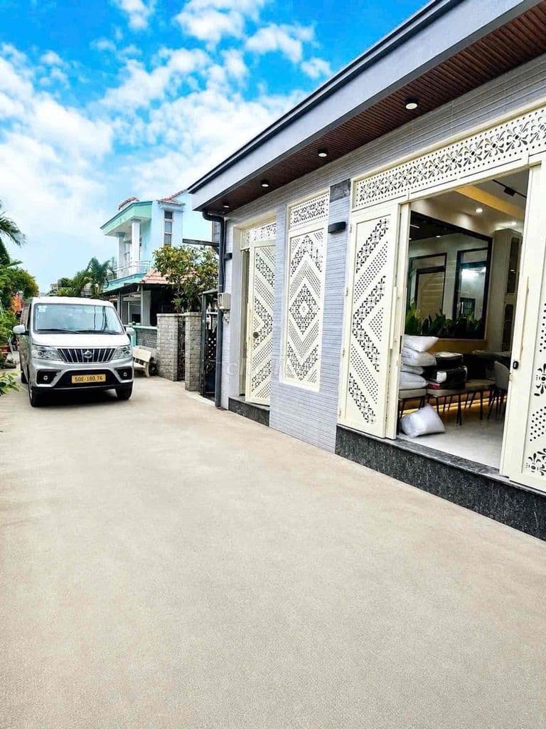 Nhà vườn góc 2 mặt thoáng mát Huỳnh Tấn Phát mới xây , full nội thất c