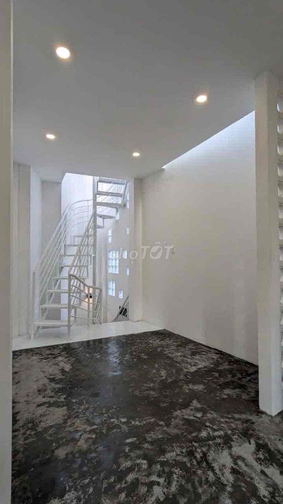 Bán nhà một sẹc Bến Vân Đồn - Ảnh 3