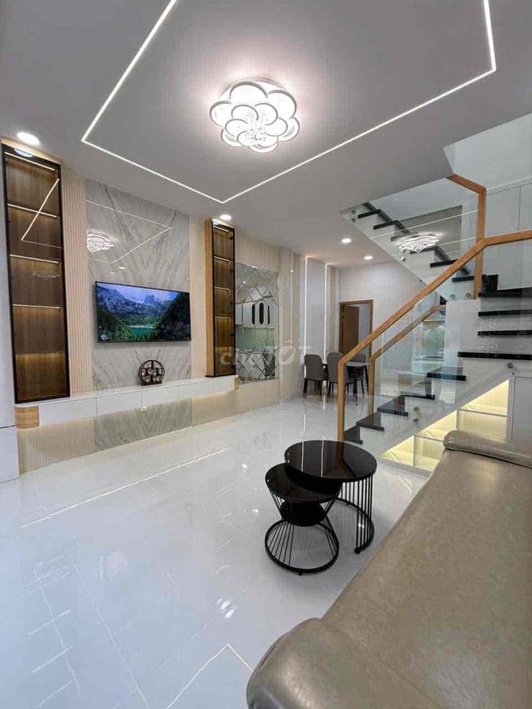 Nhà đẹp lung linh 4PN SÁT BÊN ĐẦM SEN Q11 giá trên 6 tỷ - Ảnh 2