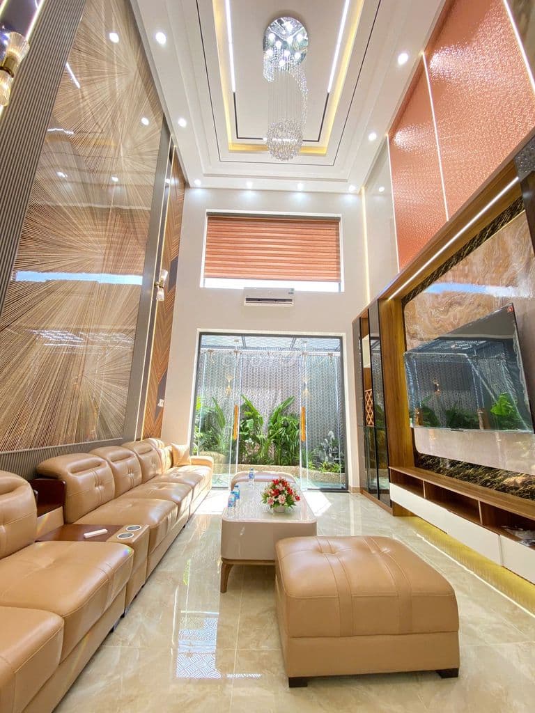 Nhà mới có thang máy 5 tấm full nội thất 4x20m. Hẻm 10m Lê Trọng Tấn.