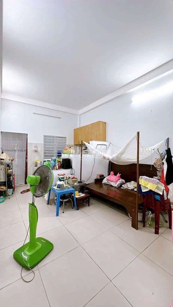 Mua bán nhà quận 4, 85m2 đất, 2 tầng BTCT, khu dân cư, hoàn công sẵn ! - Ảnh 3