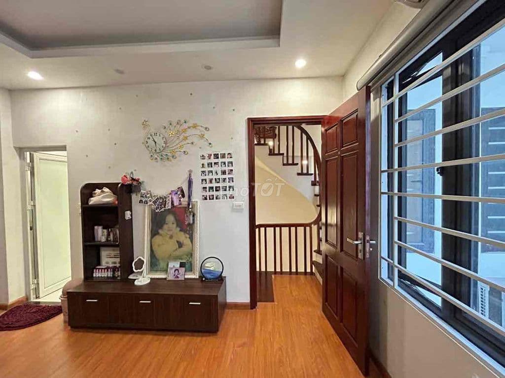 CẦU GIẤY- NHÀ 5 TẦNG - GẦN OTO - 40M2 CHỈ NHỈNH 8 TỶ - Ảnh 3