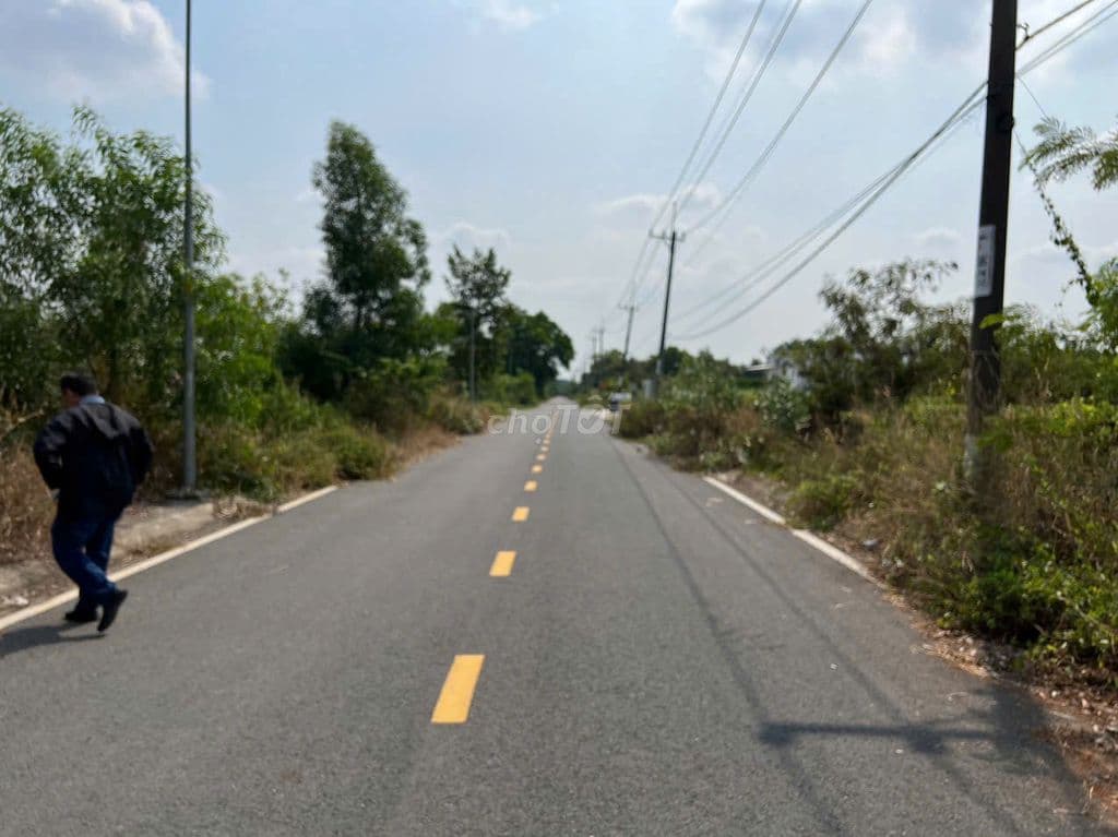 Mặt tiền đường Nguyễn Thị Lèn, dt 325m2, full thổ, xã Trung An