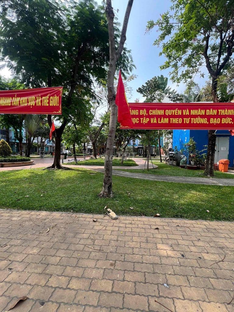 Mặt tiền view công viên giá tốt