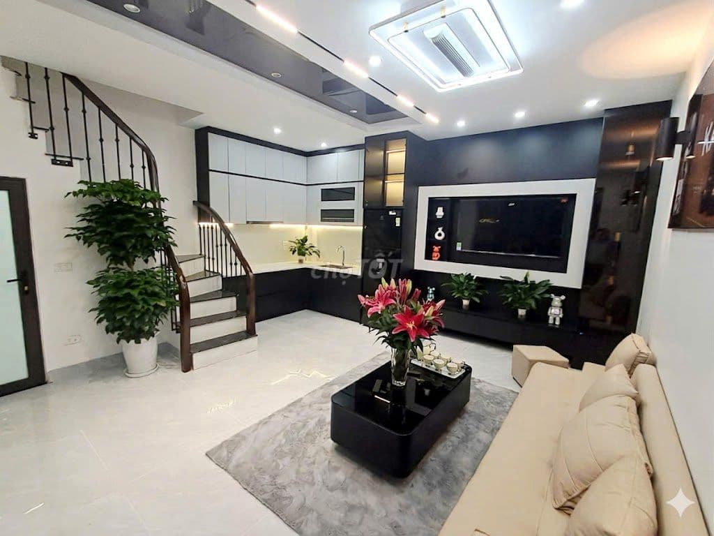 7.7 TỶ – 31/35M2 – 4 TẦNG – MẶT TIỀN 5.6M –MINH KHAI