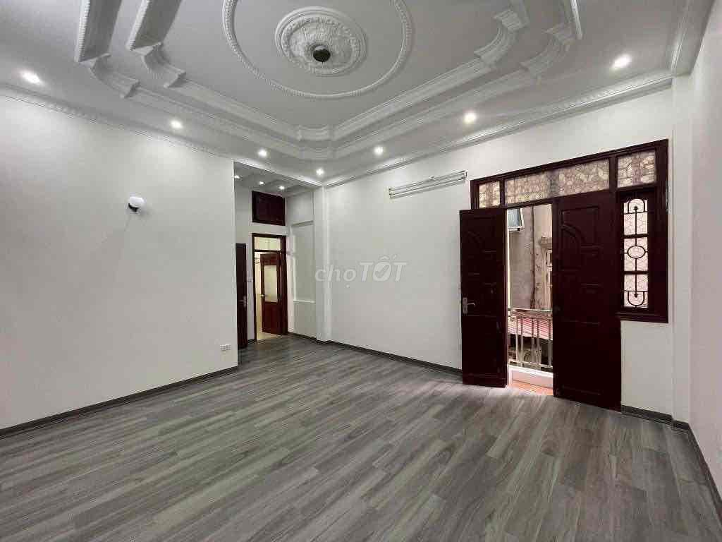 Nhà F0 Hoàng Hoa Thám, 3 bước ra ô tô, DT 40, 4 tầng, nhà mới ở ngay