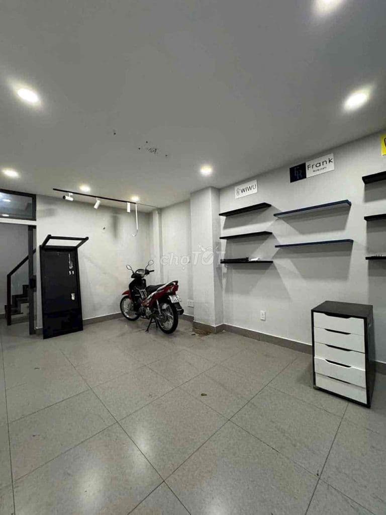 Khu Bàn Cờ, Hẻm Thẳng và Thông, 3 phòng ngủ thích hợp cho đại gia đình