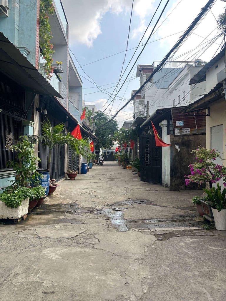 NHÀ ĐẸP ,NGAY CHỢ NGÃ BA ĐÔNG QUANG_ 4x10M 2 TẦNG