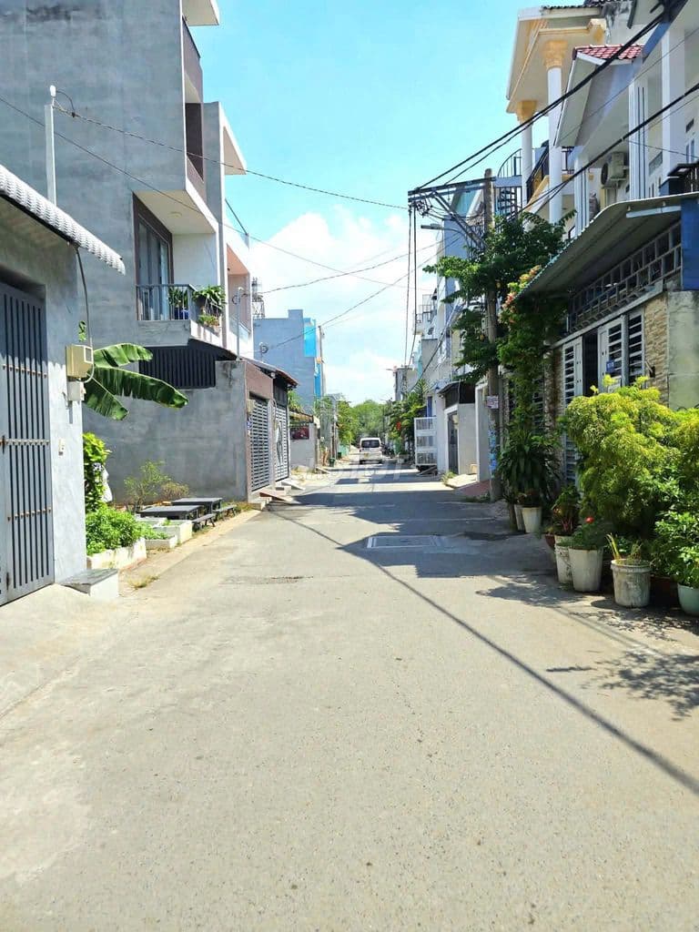 Nhà Phố 2 Tầng, Hẻm Ô tô 730 Lã Xuân Oai – Gần UBND P.Long Trường Q9. - Ảnh 2