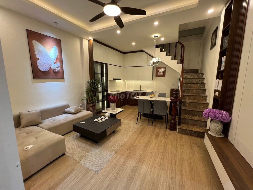 bán nhà 5 tầng phố Ngọc Khánh đẹp hơn 8 tỷ