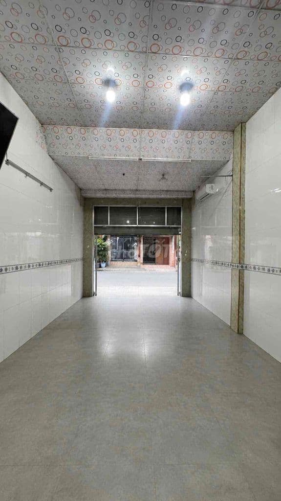 Bán mặt tiền Lạc Long Quân 100m2 có 5 phòng - Ảnh 3