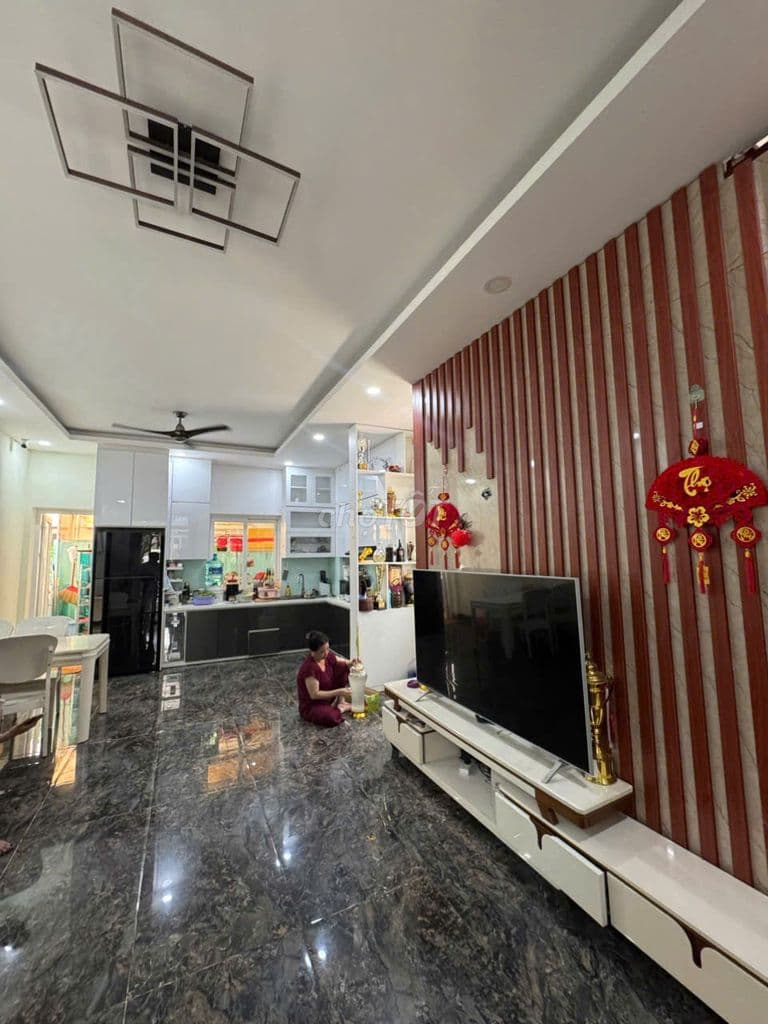 Cần bán nhanh nhà phố khu compound Park Riverside Q9 giá tốt.