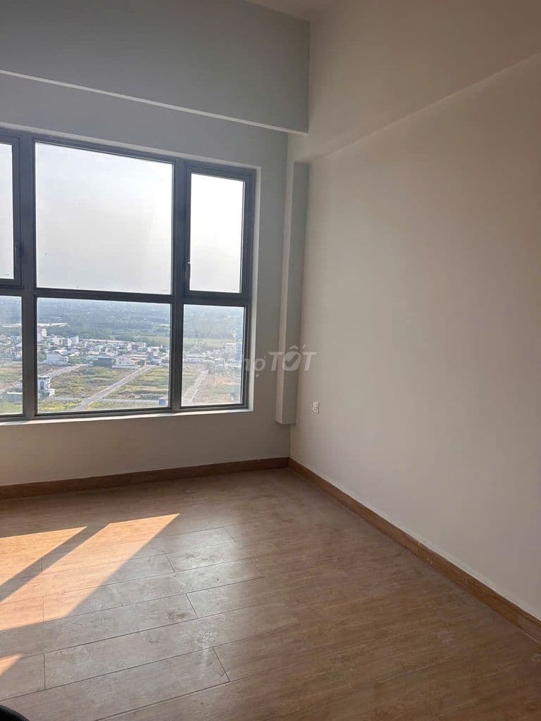 Chính chủ gửi bán căn hộ 3PN cao cấp view hồ bơi đẹp. HTCB