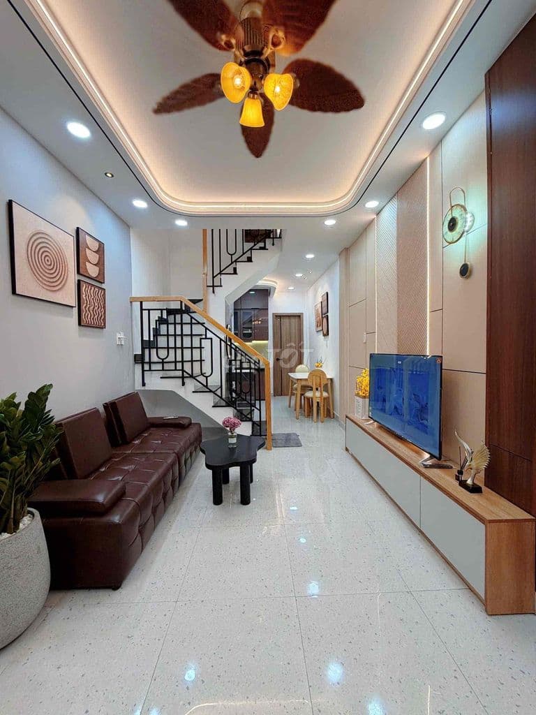 Chính chủ bán nhà mới giáp Quận 1, hẻm 3m, cách mặt tiền 20m