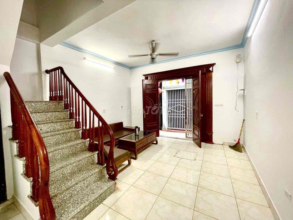 Hơn 5 tỷ có nhà mới Đông Mỹ-Ngõ 3 gác-Gần oto-48m*4T;MT5m;4N - Ảnh 3