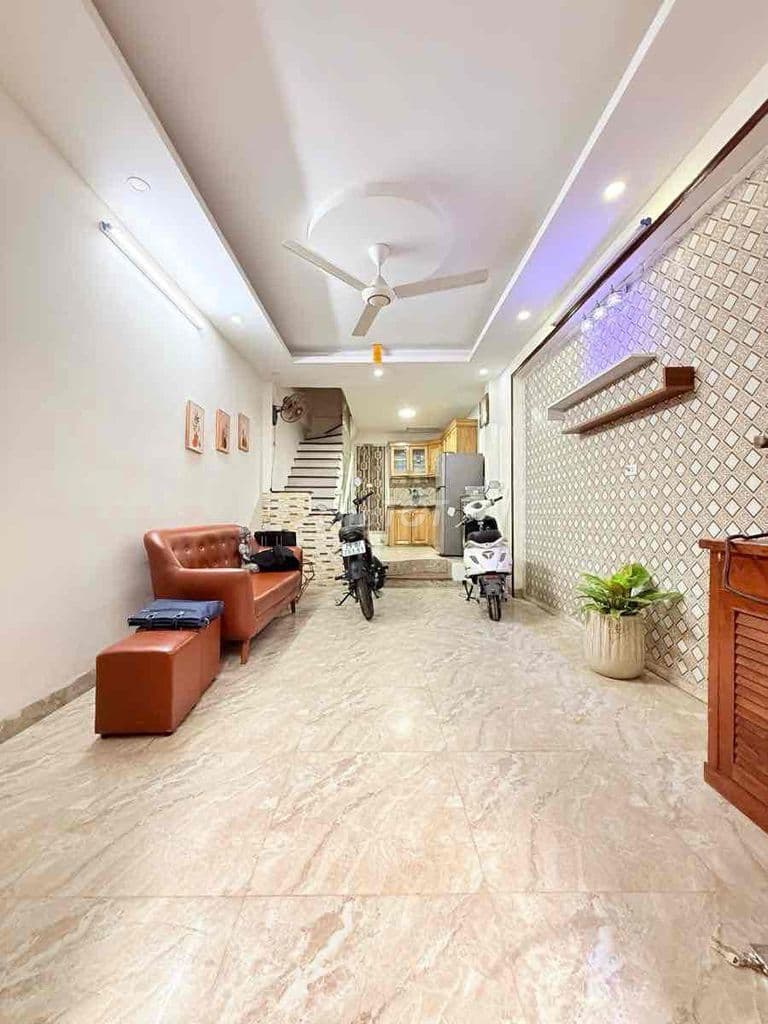 Siêu phẩm Đường Láng, 100m ra phố, ngõ thoáng, ba gác tránh, dân xây