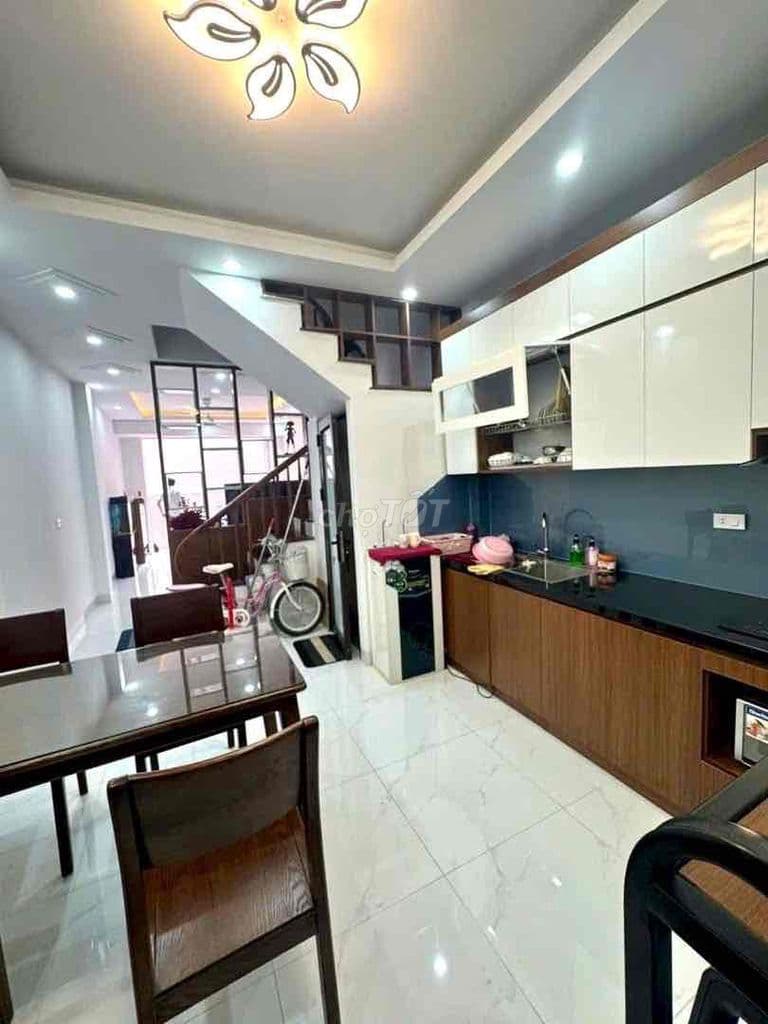 20m ra oto đỗ phố Thanh Lân 34m2 x5T giá 5 tỷ sổ đỏ CC dân xây nông có