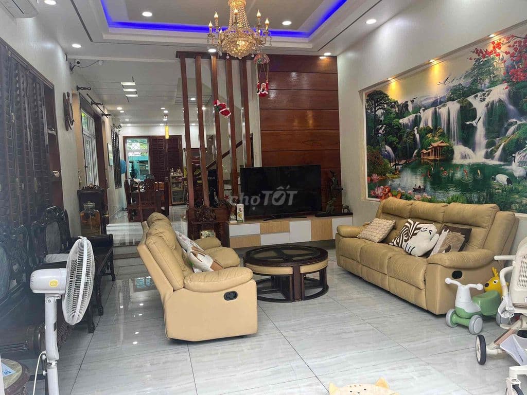 Biệt thự góc 2 Mặt tiền KDC Gia Hoà, Phước Long B. DT: 252m2/23.8 Tỷ