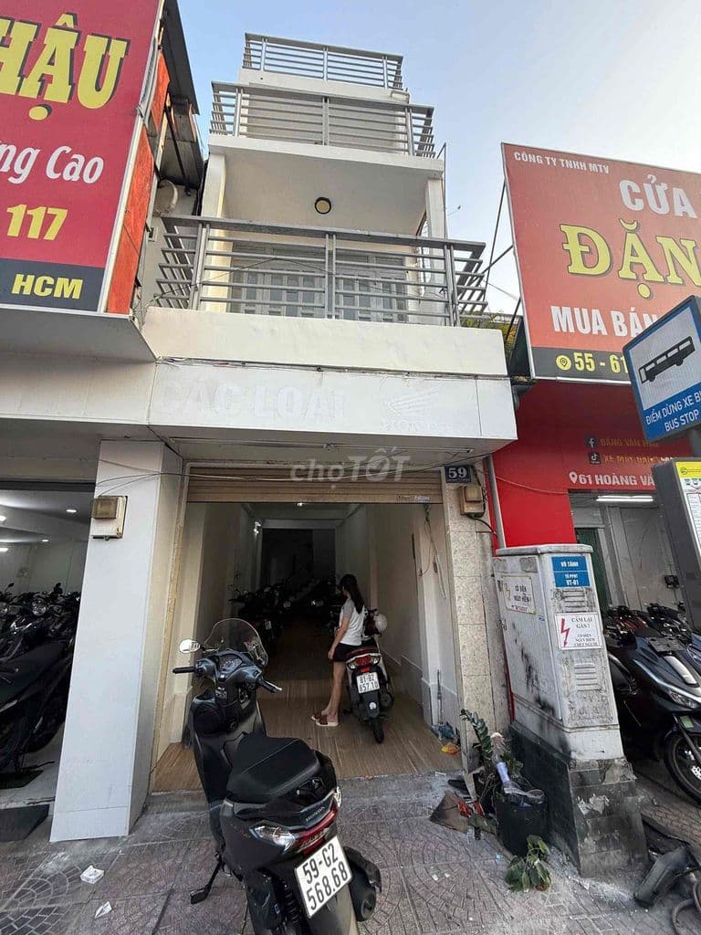 nhà măt tiền đường 59 hoàng văn thụ quạn phú nhuận .
