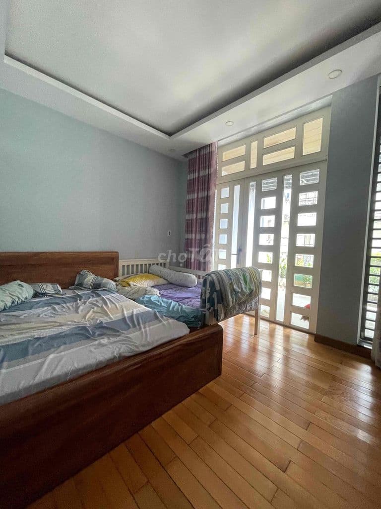 Nhà mặt tiền khu tên lửa DT: 4.5 x 15m Trệt 2 Lầu Giá: 7.5tỷ Tl