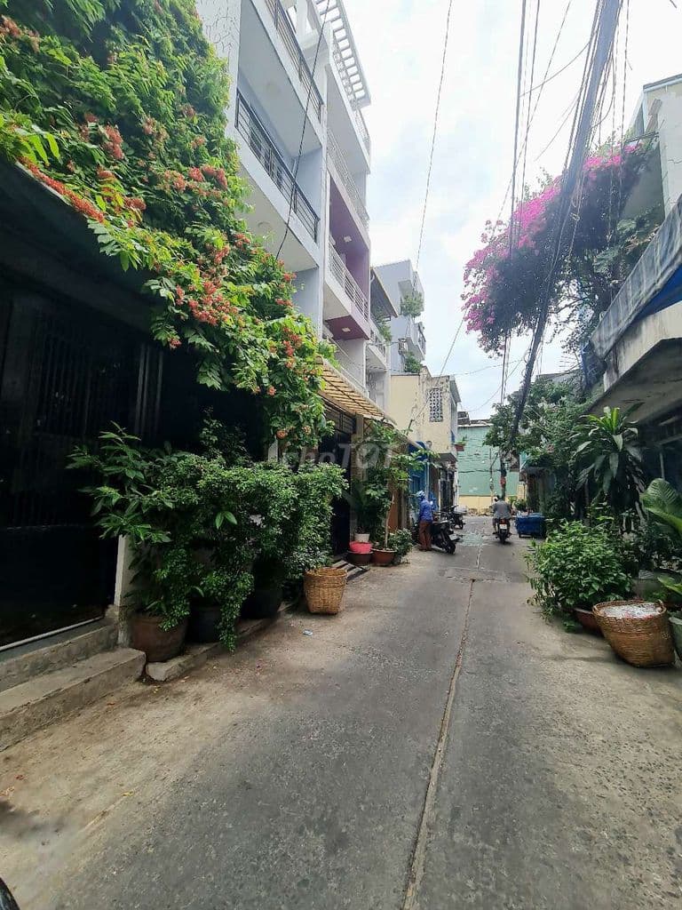 NHÀ CŨ TIỆN XÂY MỚI NGANG LỚN 6M, HẺM XE TẢI KẾ CHỢ HOA ĐẦM SEN - Ảnh 2