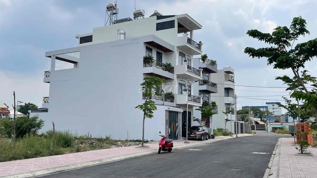 Bán đất mặt tiền nhựa gần chợ Hóc Môn Tphcm (c38)