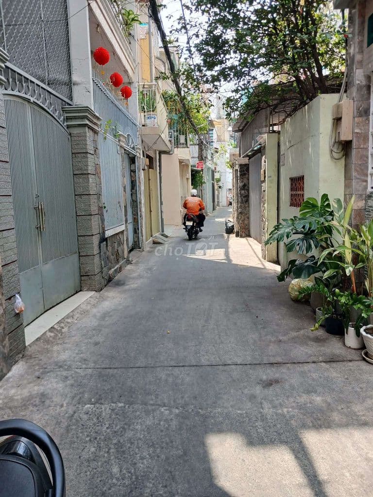 QUẬN 10 – HÒA HƯNG – LÔ GÓC NỞ HẬU – SÁT MẶT TIỀN.