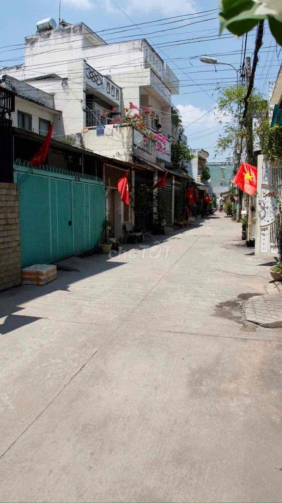 Bán gấp nhà DT 4m x 16m. Hẻm xe hơi Nguyễn Văn Quá. Giá 4 tỷ 5