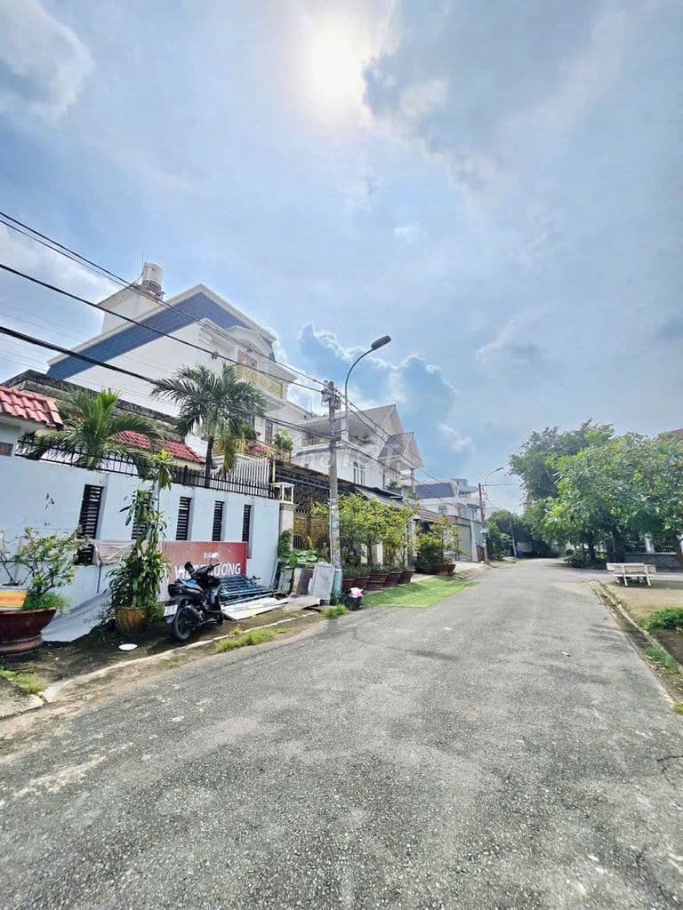 Bán nhà Lê Văn Chí - Ngã 4 Thủ Đức - 80M2 - Đường 12M - View Công Viên - Ảnh 3