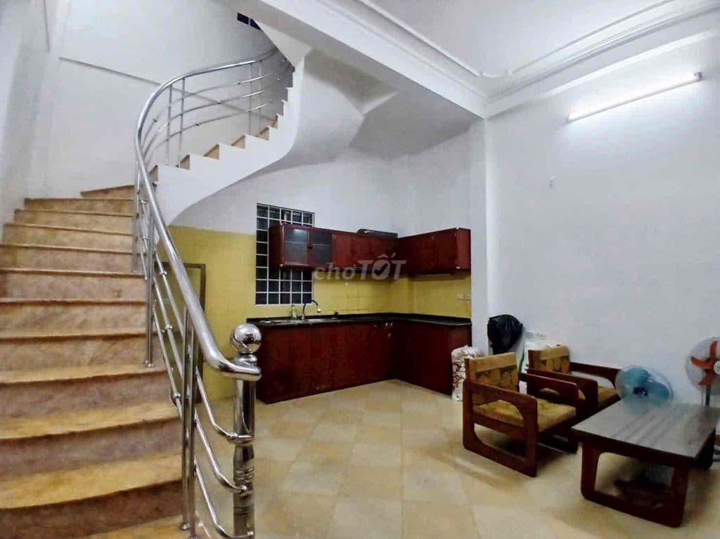 Bán nhà phố Chùa Bộc- 5 tầng dân xây- cách phố 30m- DT 27m2- 8.25 tỷ