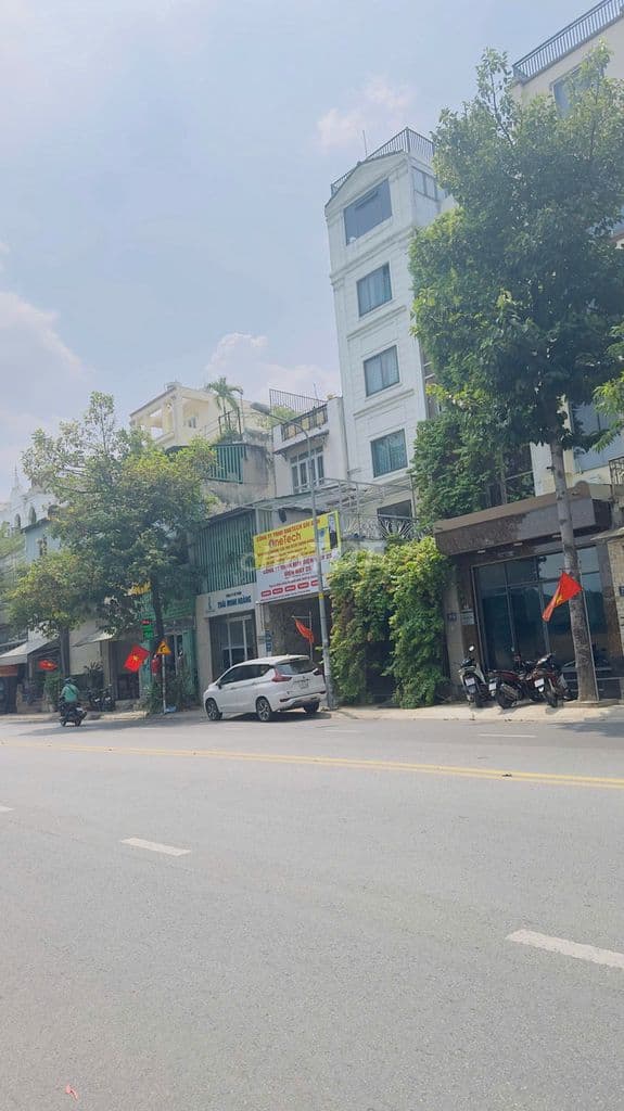 Bán nhà 2 mặt tiền Tân Sơn gồm tầng hầm, 5 lầu, sân thượng