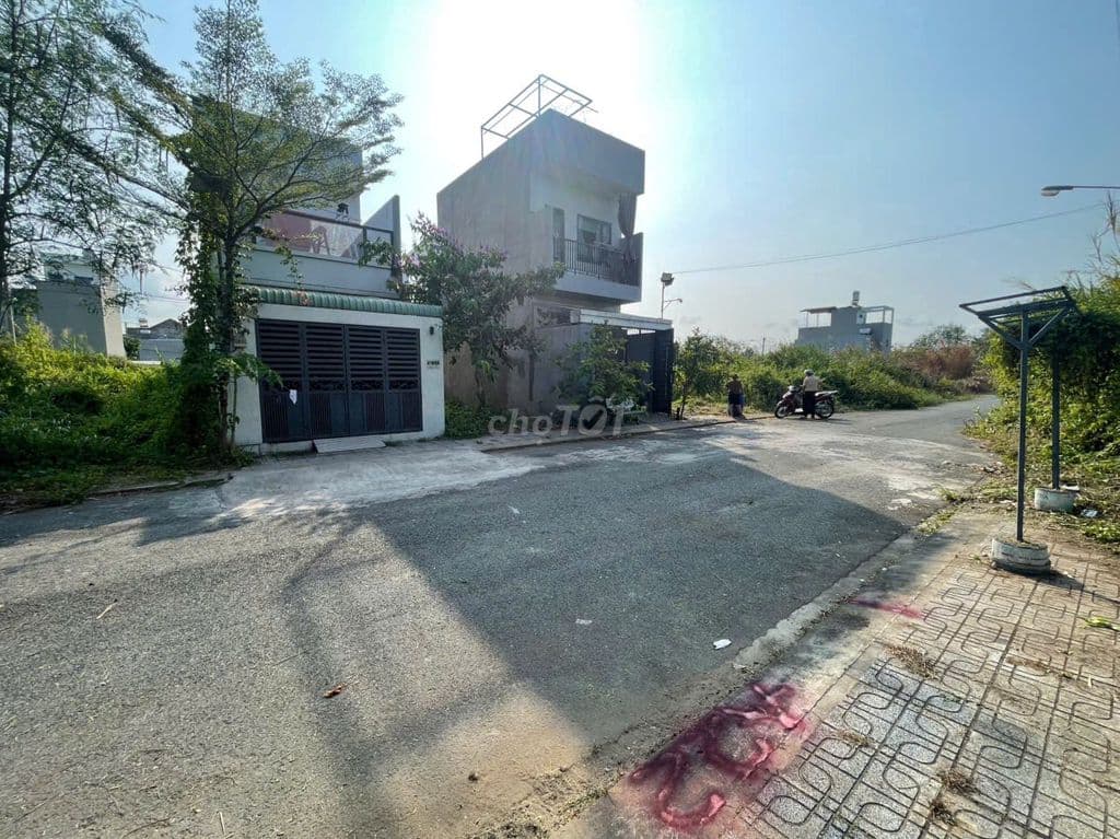 2.09 tỉ chính chủ Bán lô đất 52m2 sạch đẹp kdc dg 8 P Long Phước. Q9