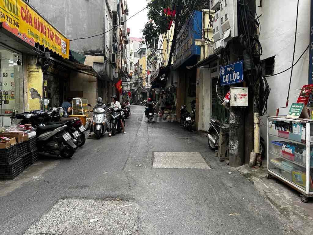 Bán nhà mặt Phố Cự Lộc, ô tô đỗ cửa, kinh doanh tốt, sổ đỏ sẵn két,