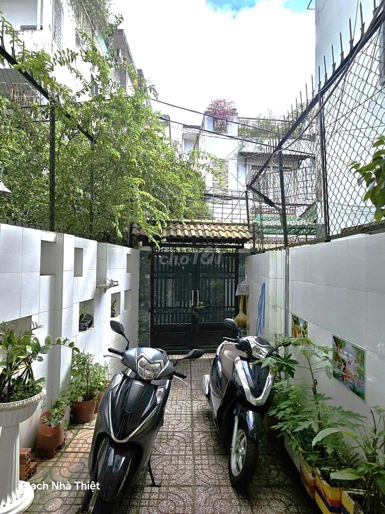 Mua bán nhà quận 4, 78m2 đất, hẻm rộng, xe hơi đậu sát nhà, 3 Tầng ! - Ảnh 2