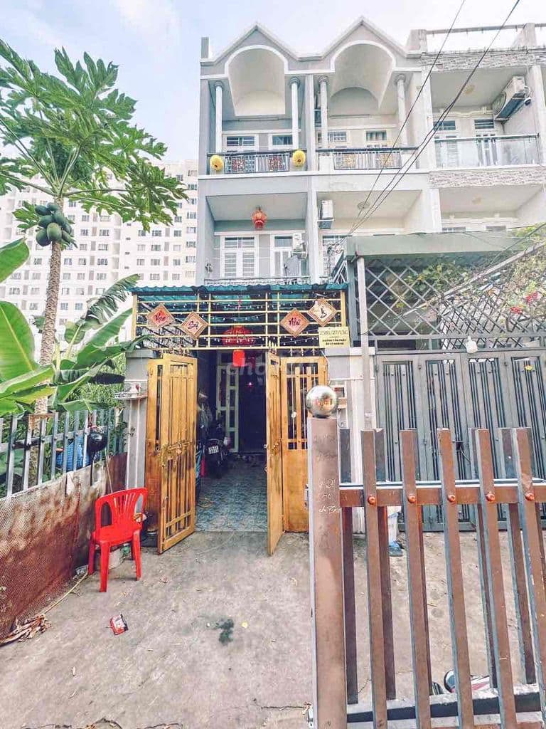 Nhà SHR hẽm 2581 Huỳnh Tấn Phát chia làm 2 căn , 8pn