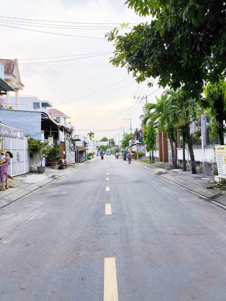 Bán nhà 2 tầng Nguyễn Duy Trinh, kế bên Đông Tăng Long - Sổ hồng riêng