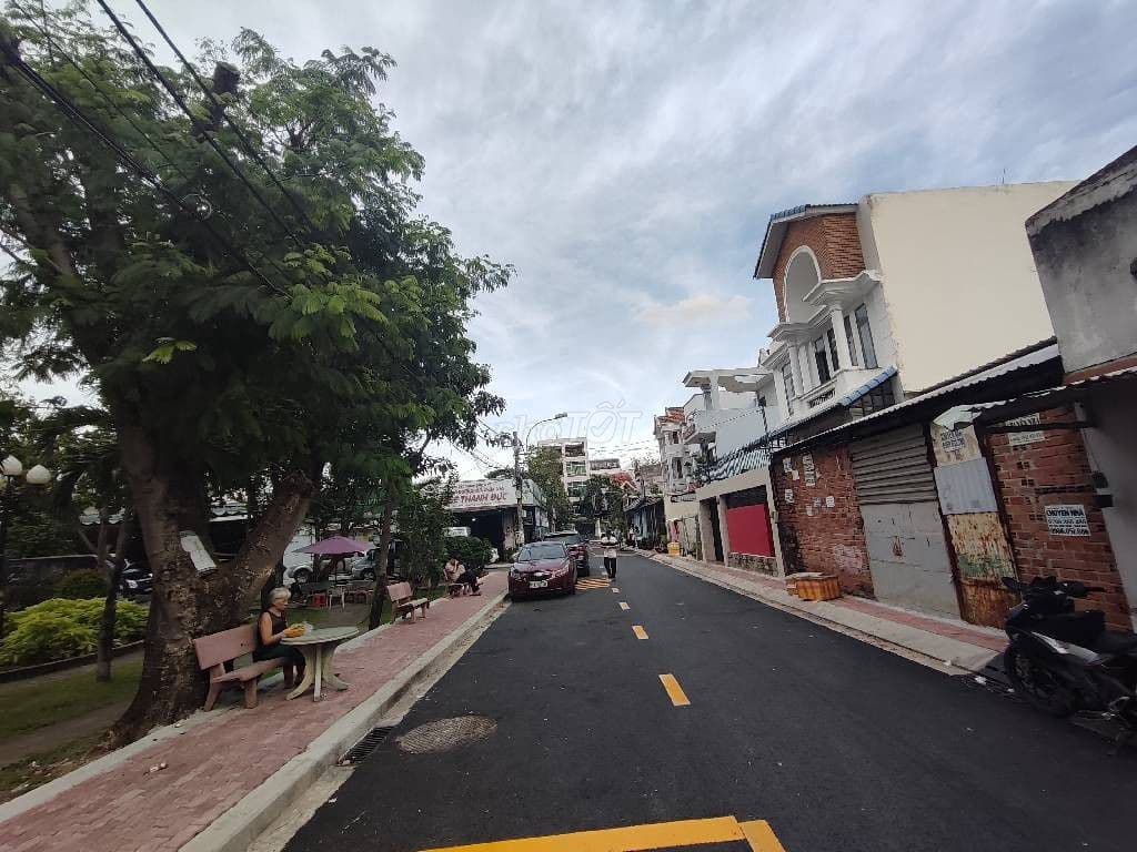 BÁN ĐẤT HẺM XE TẢI TRÁNH VIEW CÔNG VIÊN SÁT GIGAMAL 8X18; CHỈ 18 TỶ.