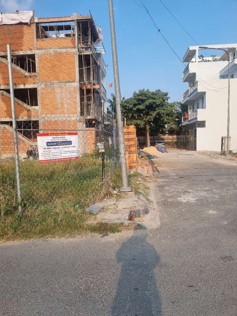 BÁN ĐẤT THỔ CƯ LÔ GÓC 2 MẶT TIỀN ĐƯỜNG NHỰA