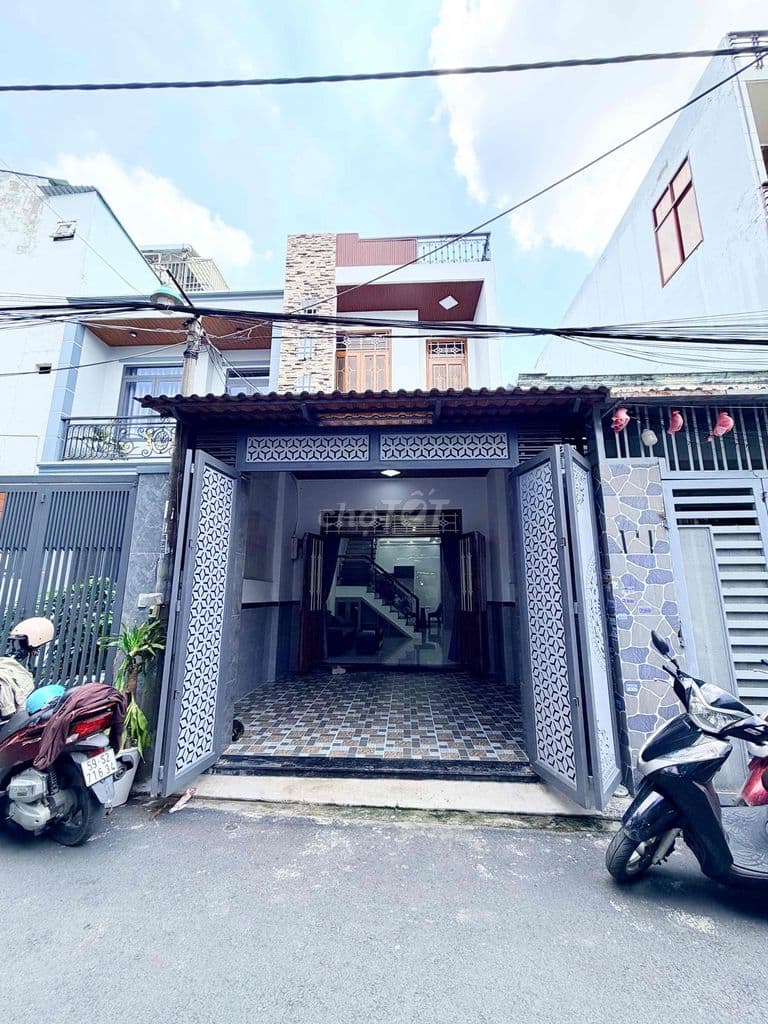 NHÀ HẺM NHỰA XE HƠI ĐƯỜNG LÂM THỊ HỐ NHỈNH 4 tỷ 5