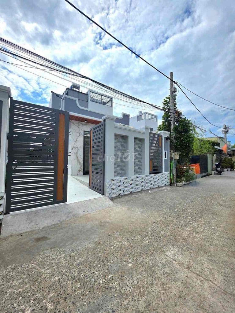 Nhà phố sân vườn thoáng mát kdc huỳnh tấn phát - đường xe hơi tới nhà