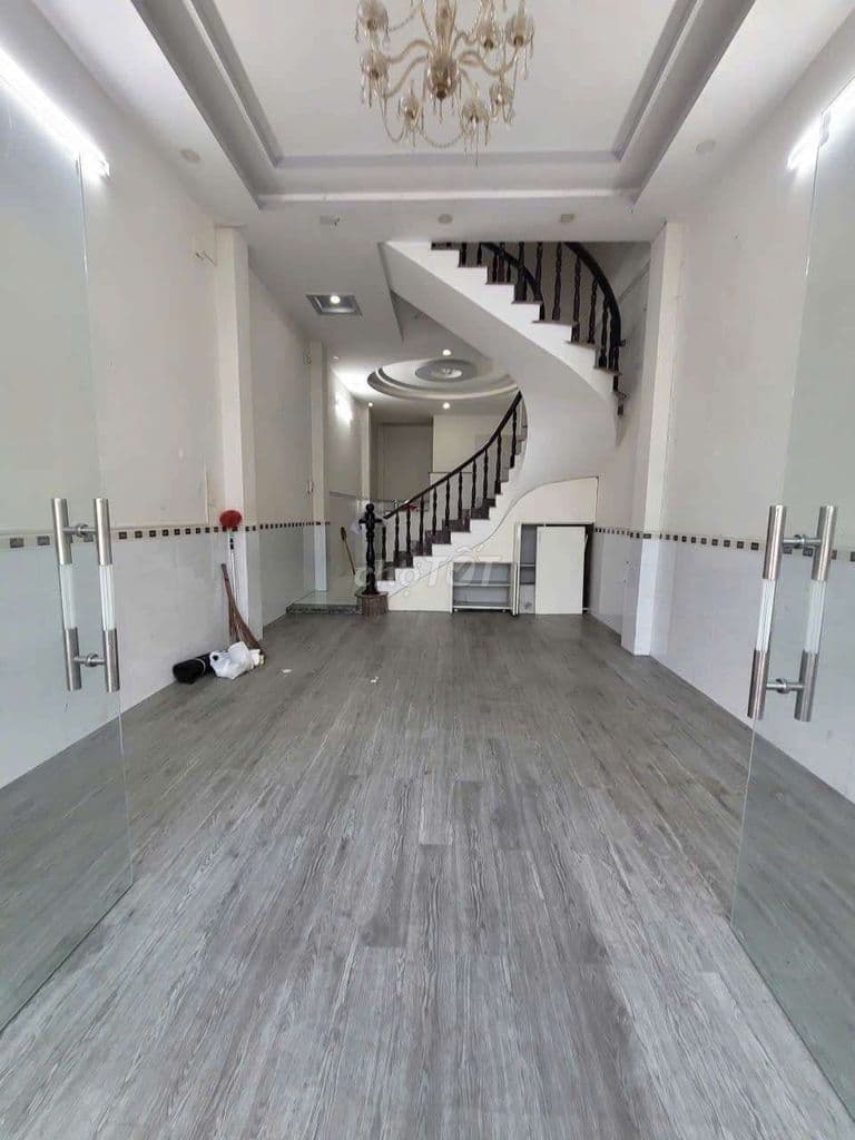 NHÀ MT 4 TẦNG. SHR HC ĐẦY ĐỦ KV KD BUÔN BÁN CÒN CHÍNH CHỦ GIÁP TB