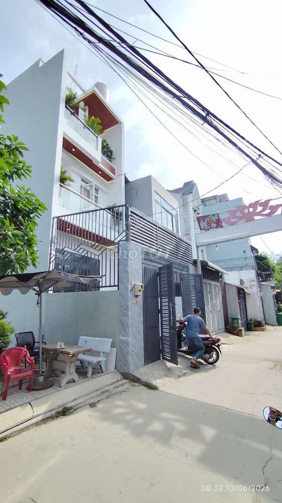 Nhà 3 tầng 4,5x17 đường Hà Huy Giáp, Thạnh Xuân, sát bên Gò Vấp