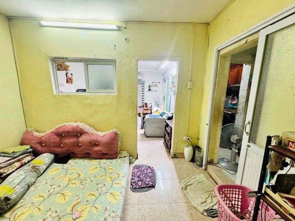 Chính chủ bán Tập thể Tầng 3 Phố Thái Thịnh, Đống Đa - Ảnh 2