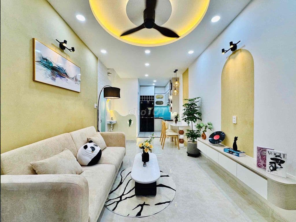 Nhà đẹp full option gần sân bay