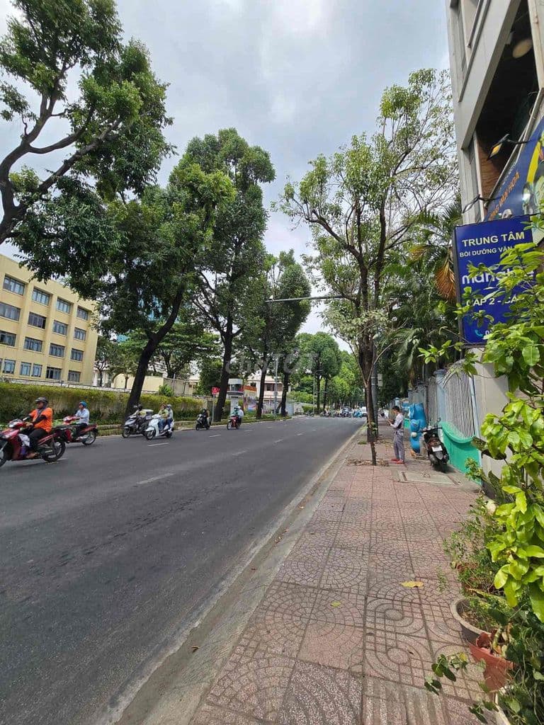 Cơ hội sở hữu nhà mặt tiền khu trung tâm Quận 5 📍 Trục đường Trịnh