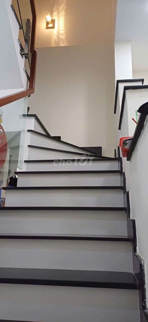chính chủ dư 1 căn nhà nhựa thông 6m