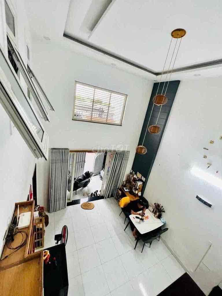 Nhà 2 Lầu Gần Hoàng Diệu 2 - 2 Mặt Tiền Xe Hơi Mới Tinh - Chỉ 4.6 Tỷ